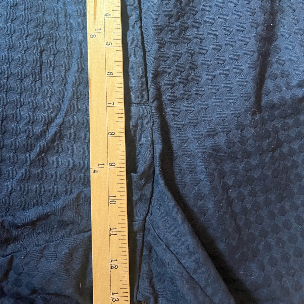 Crown & Ivy | Curvy Shelby Scalloped
Hem High Rise Pockets - Navy Blue Sz 18W - Picture 6 of 7
